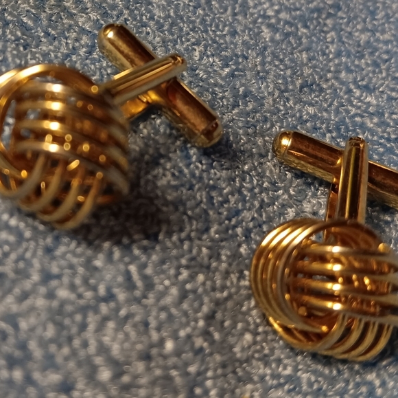 Gold knot cuff links - Picture 1 of 2